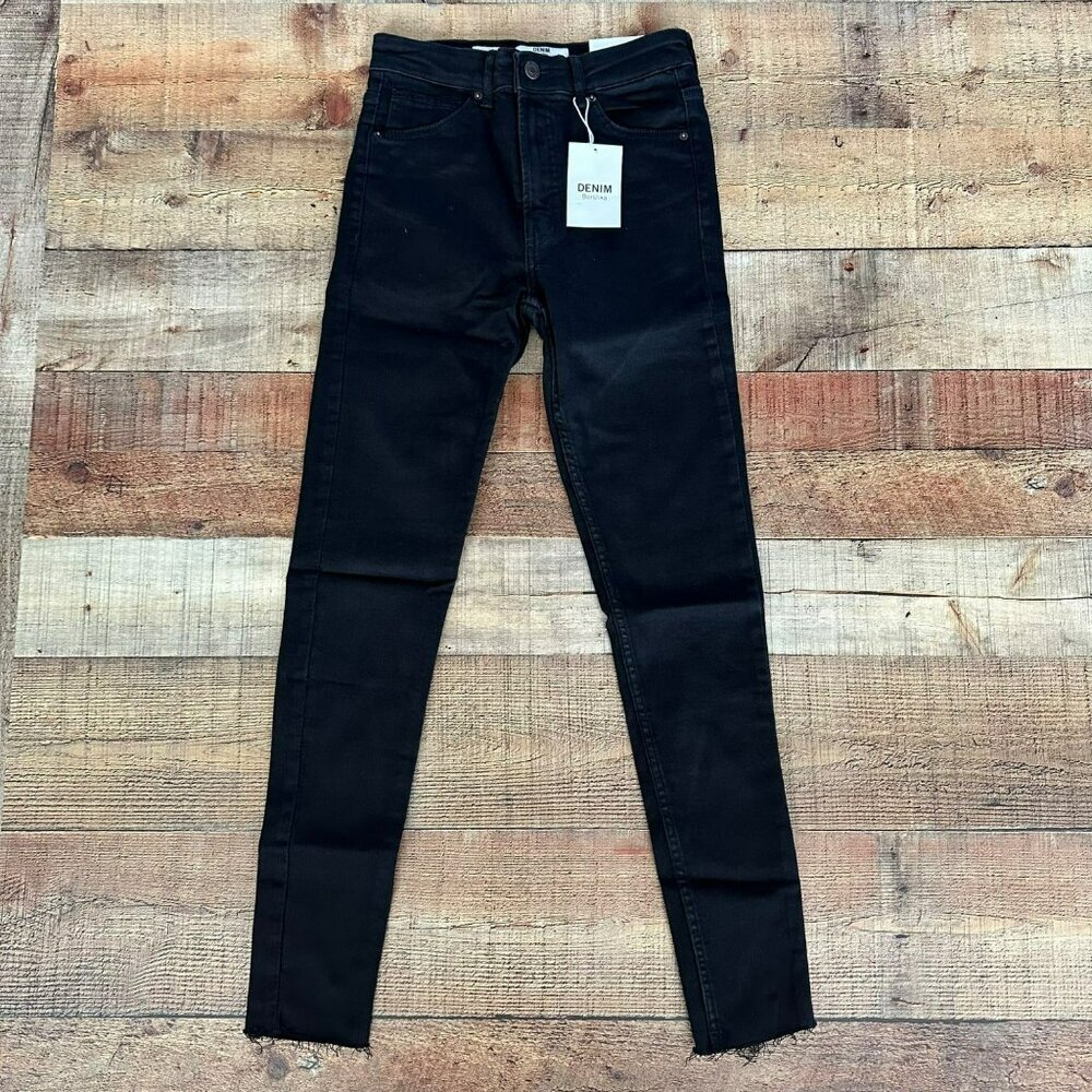 Bershka Denim Womens Size 6 High Rise Skinny Jean with Raw Hem in Black